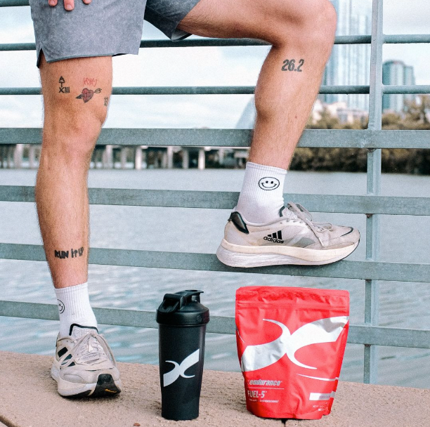 Athlete drinking Fuel 5 before long training session – natural energy supplement for athletes